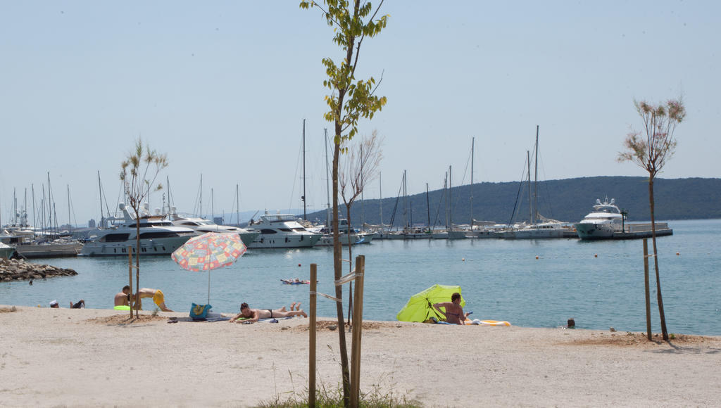 Yacht Beach Apartments Kaštela Exterior foto